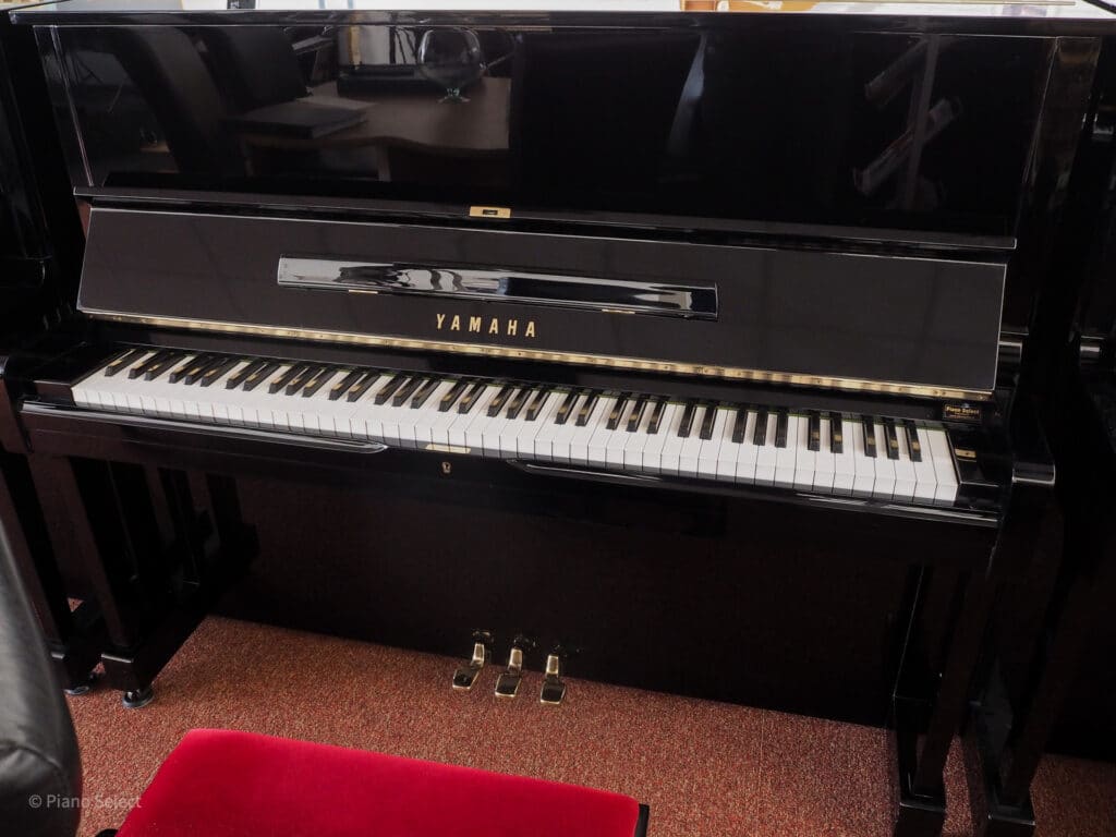 Yamaha U1H piano