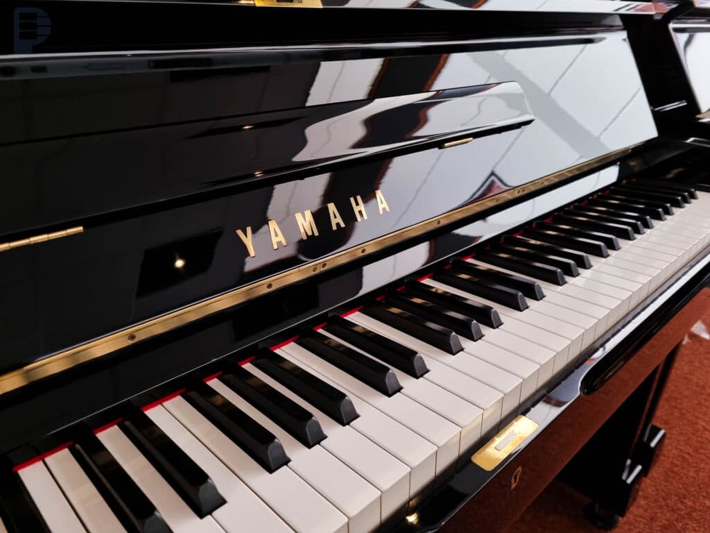 Yamaha UX1 piano 3856934